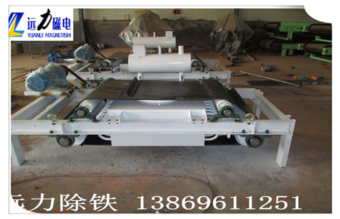 油冷自卸式電磁除鐵器,使用廠(chǎng)家在選型時(shí)為什么會(huì )感覺(jué)很難？遠力除鐵器廠(chǎng)家給您解惑
