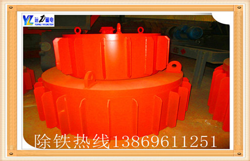 　　電磁除鐵器國家標準,電磁除鐵器是一種用于去除大塊非磁性材料中的鐵的電磁裝置,通常安裝在帶式輸送機的頭部或中部.電力產(chǎn)生的強磁力會(huì )在鐵材料中混入鐵片后從排料皮帶,自動(dòng)清除目的,并可有效防止輸送帶縱向劃痕,保護破碎機,磨床等正常工作.因此,該系列鐵廣泛應用于電力,礦山,冶金,建材,煤炭制備,化工等部門(mén)下面.