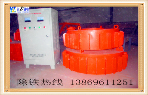 　　電磁除鐵器的技術(shù)特點(diǎn)及變頻控制柜是如何應用的，今天遠力小編就與大家一起詳細介紹下： 　　一、電磁除鐵器的技術(shù)特點(diǎn)如下  　　1、電磁除鐵器磁路采用計算機模擬設計，透磁深度大，磁力強。  　　2、特殊的風(fēng)道設計，軸流風(fēng)機強迫風(fēng)冷，風(fēng)量大，風(fēng)壓高，使線(xiàn)圈散熱快，溫升低，冷熱態(tài)磁場(chǎng)差異小。  　　3、電磁除鐵器線(xiàn)圈經(jīng)特殊的浸漆絕緣及固化處理技術(shù)，抗氧化，耐腐蝕，懸掛式電磁除鐵器提高整機的絕緣性能，保障長(cháng)期連續工作不老化。